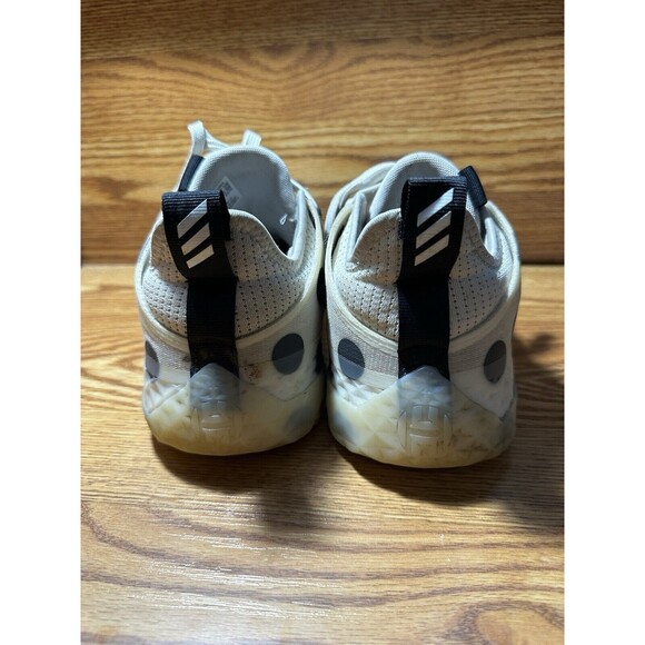 Athletic_Shoes